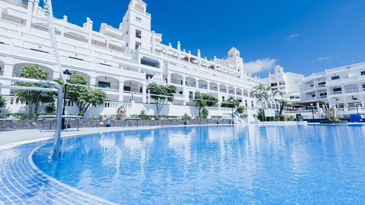 Ona Hollywood Mirage